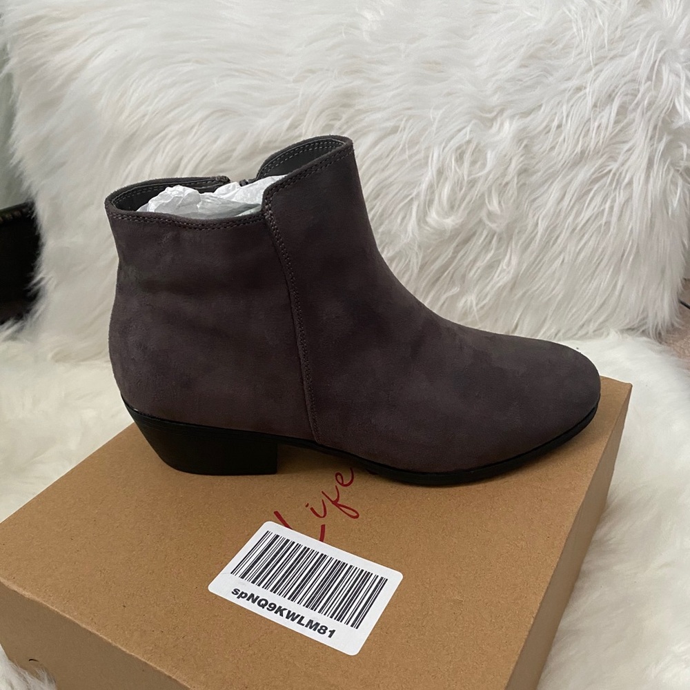 Boots - Picture 2 of 4